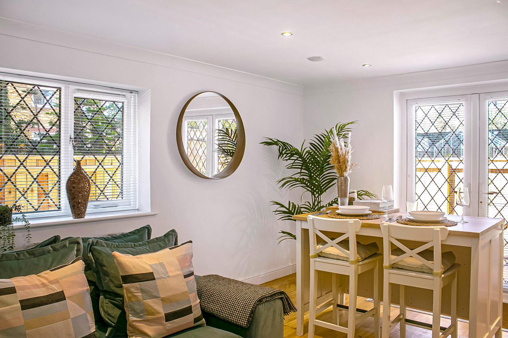 The Annex - Unparalleled Beach Front Luxury Accommodation - Private South West Facing Patio Area - Pet Friendly - Sky - Netflix - Super Fast Wi-Fi - Stones Throw To The Beach Борнмут Экстерьер фото